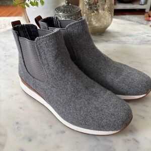b.o.c. Gray Chelsea-Style Wool Ankle Boots with White Sole